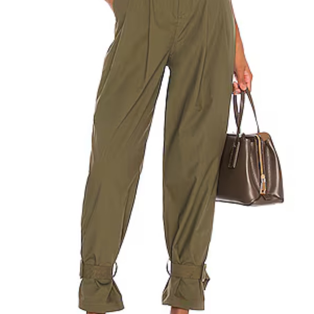 The Virgil Pant in Olive Green
L'ACADEMIE
Color: Olive Green